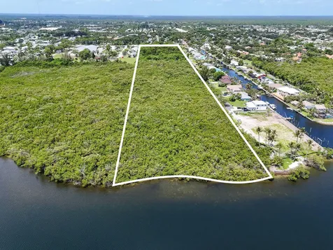 Unassigned SE Delafield Street Hobe Sound FL 33455