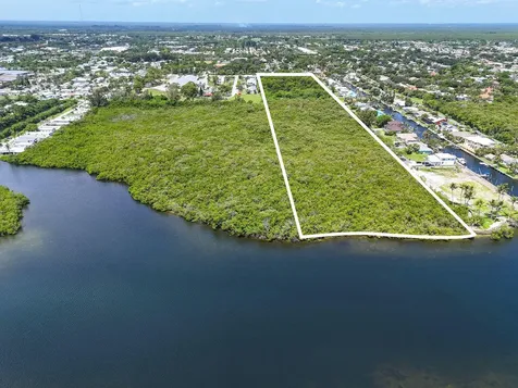 Unassigned SE Delafield Street Hobe Sound FL 33455