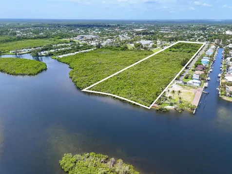 Unassigned SE Delafield Street Hobe Sound FL 33455