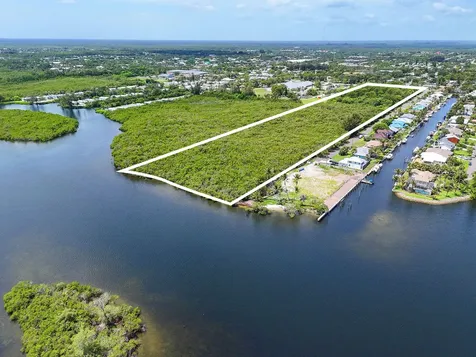 Unassigned SE Delafield Street Hobe Sound FL 33455