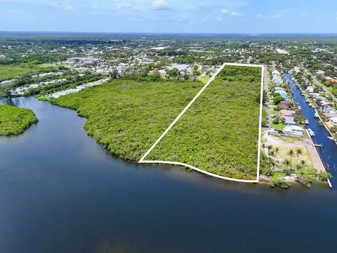 Unassigned SE Delafield Street Hobe Sound FL 33455