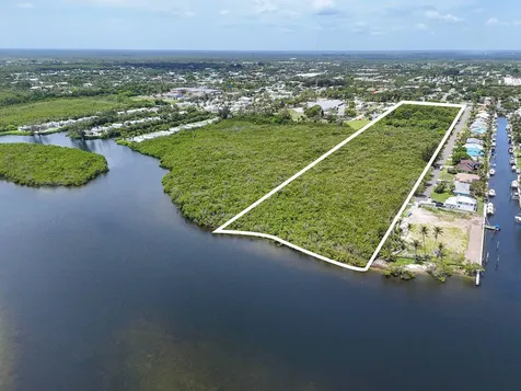 Unassigned SE Delafield Street Hobe Sound FL 33455