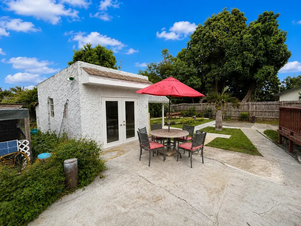 429 Greenbriar Drive West Palm Beach FL 33403
