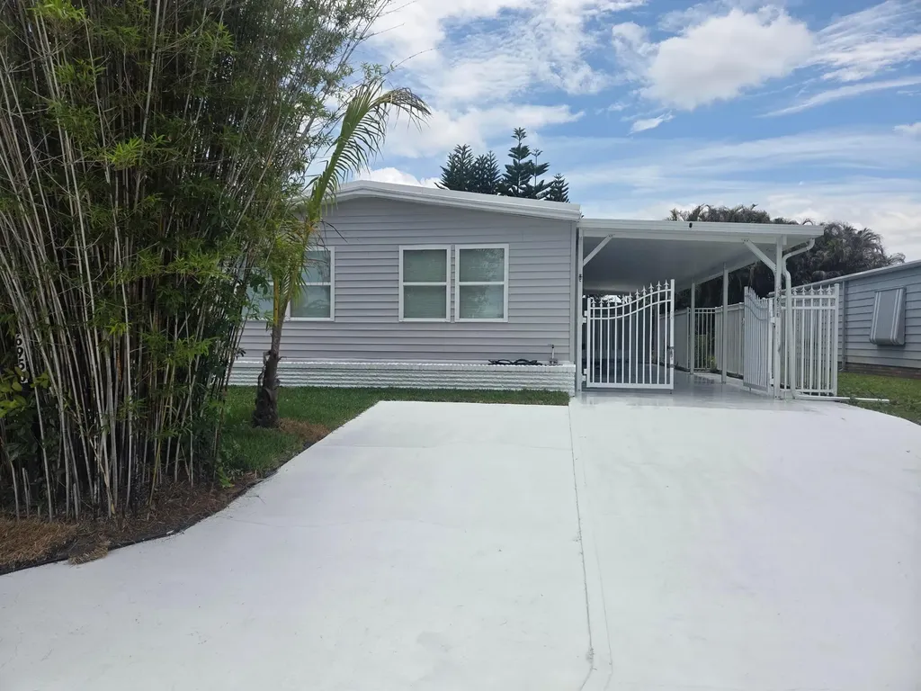 6950 SE Congress Street Hobe Sound FL 33455