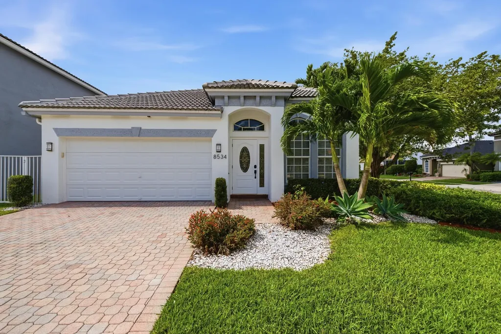 8534 Vía D Oro Boca Raton FL 33433