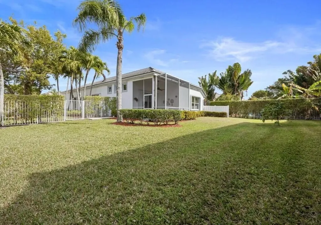8534 Vía D Oro Boca Raton FL 33433