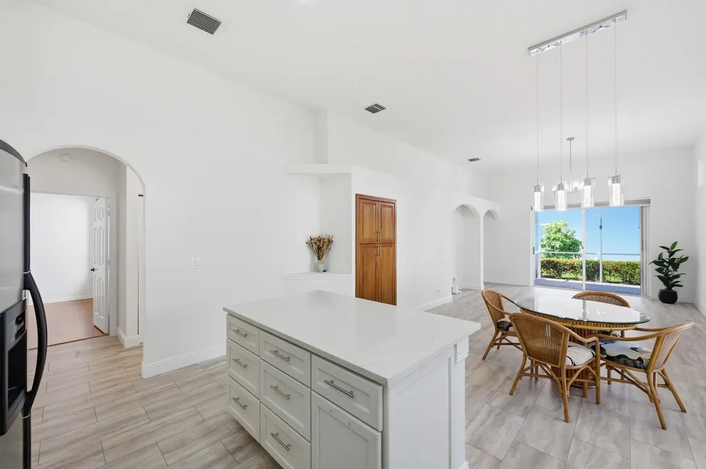 8534 Vía D Oro Boca Raton FL 33433