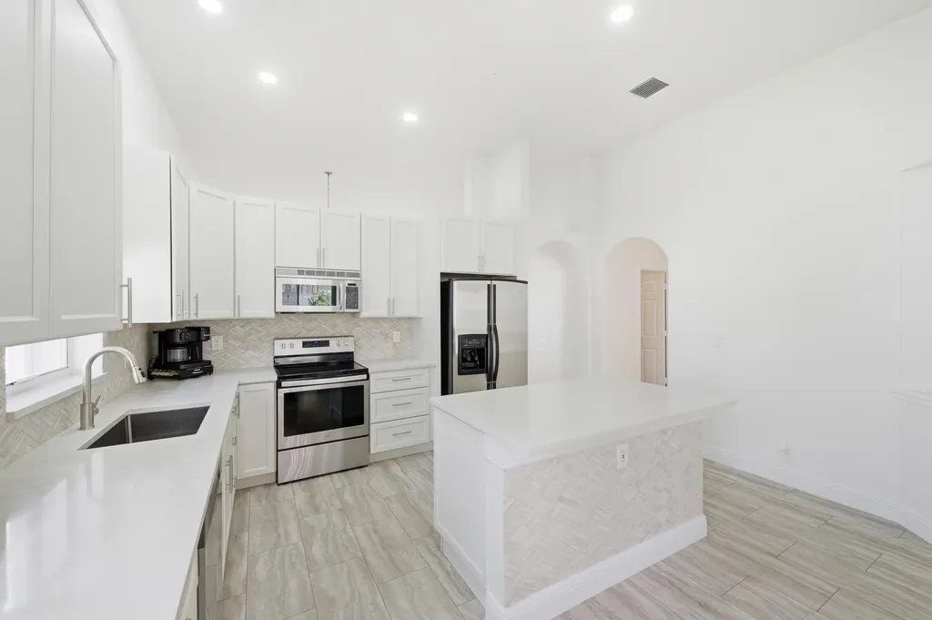 8534 Vía D Oro Boca Raton FL 33433