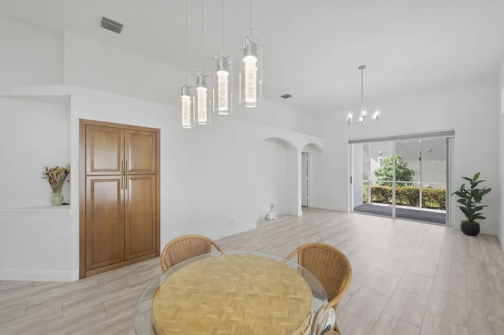 8534 Vía D Oro Boca Raton FL 33433
