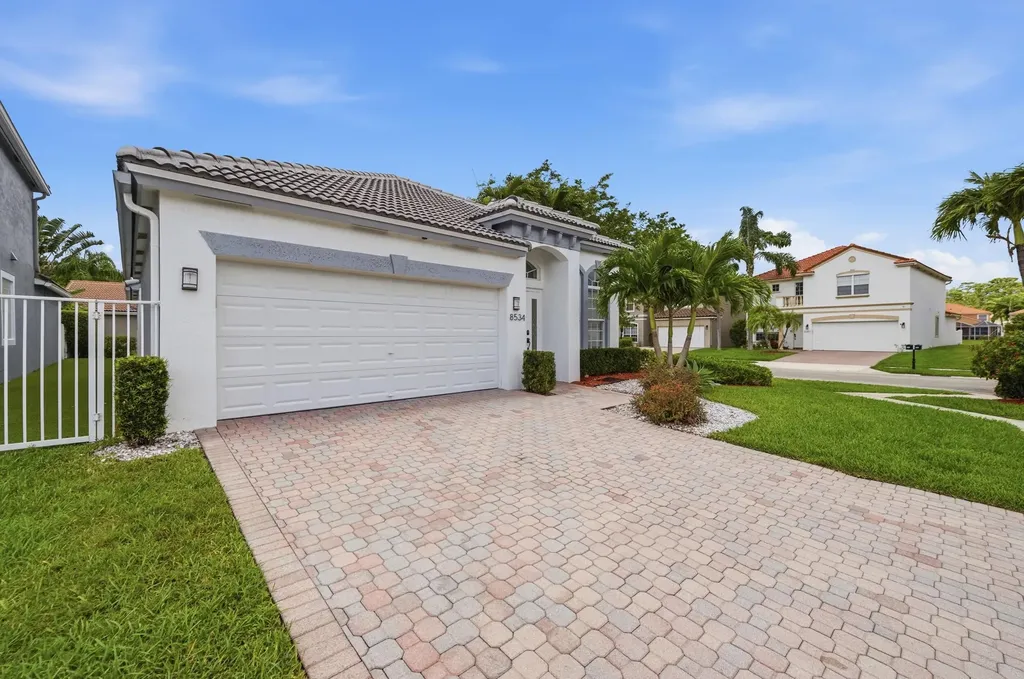 8534 Vía D Oro Boca Raton FL 33433