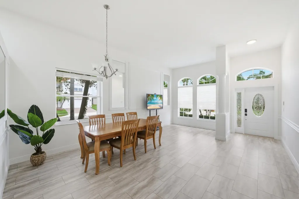 8534 Vía D Oro Boca Raton FL 33433