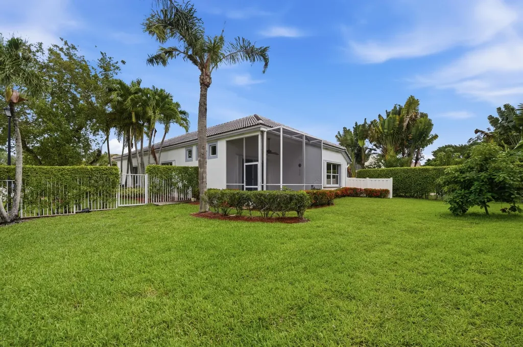 8534 Vía D Oro Boca Raton FL 33433
