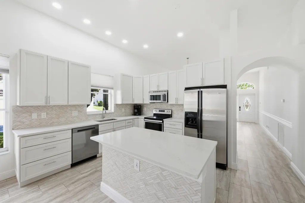 8534 Vía D Oro Boca Raton FL 33433