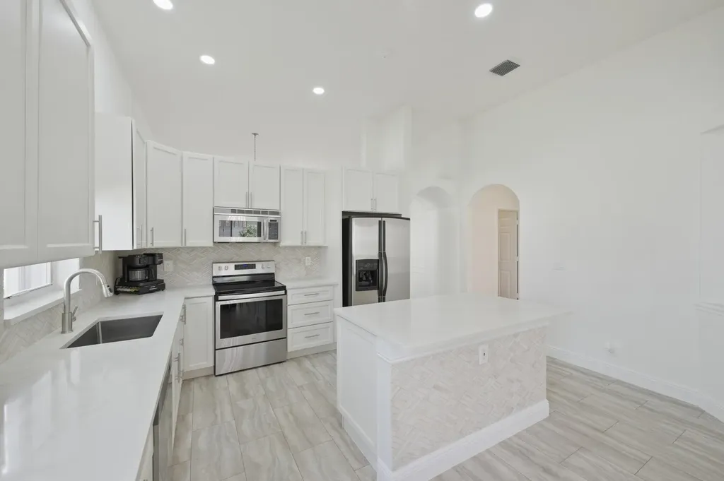 8534 Vía D Oro Boca Raton FL 33433