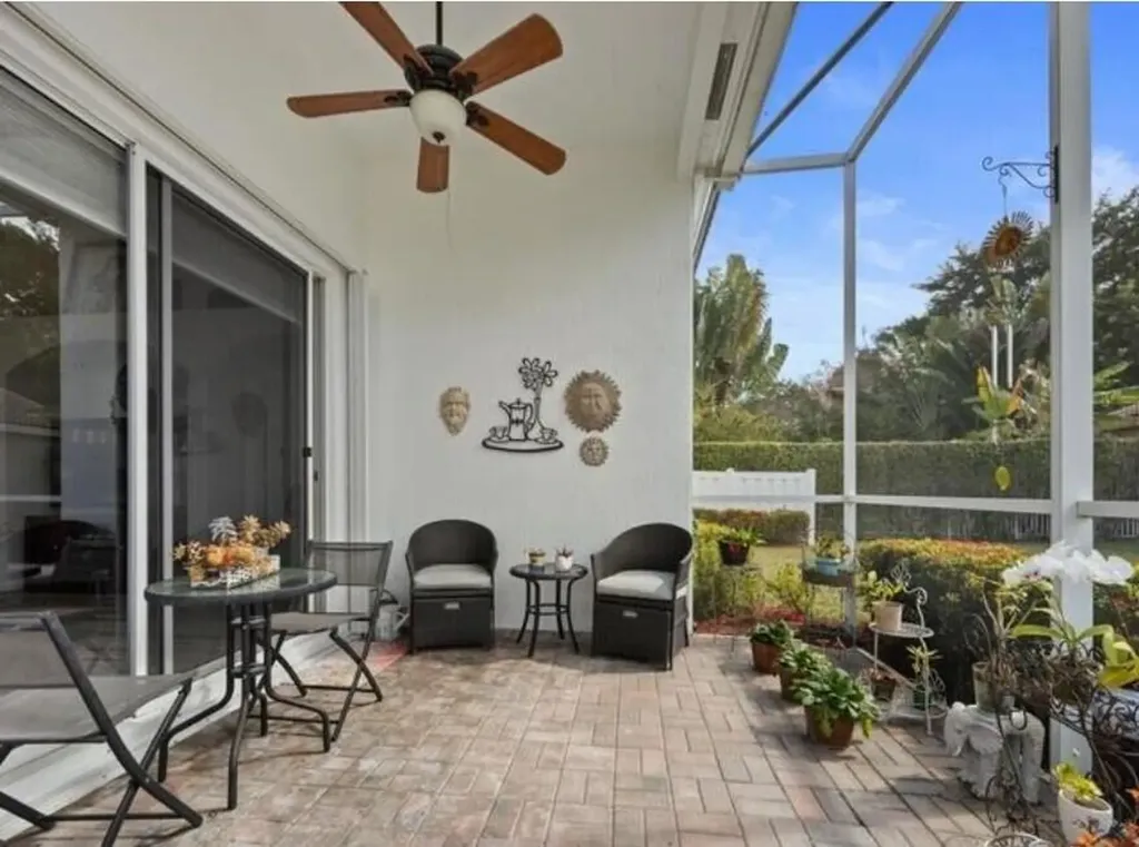 8534 Vía D Oro Boca Raton FL 33433