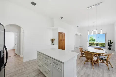 8534 Vía D Oro Boca Raton FL 33433
