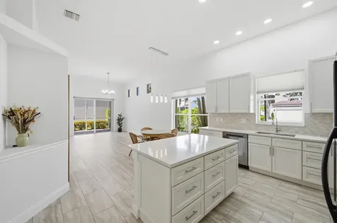 8534 Vía D Oro Boca Raton FL 33433