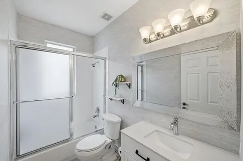 8534 Vía D Oro Boca Raton FL 33433