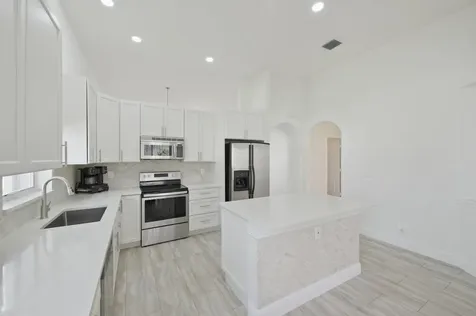 8534 Vía D Oro Boca Raton FL 33433