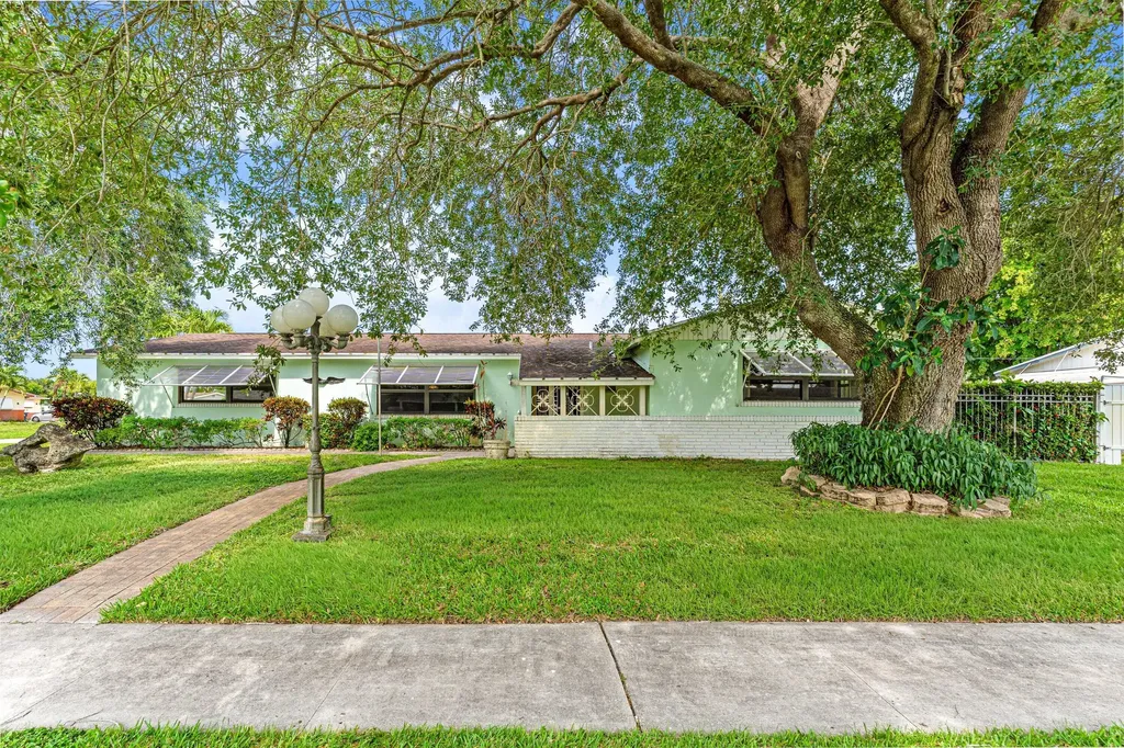 2118 W Palma Circle West Palm Beach FL 33415