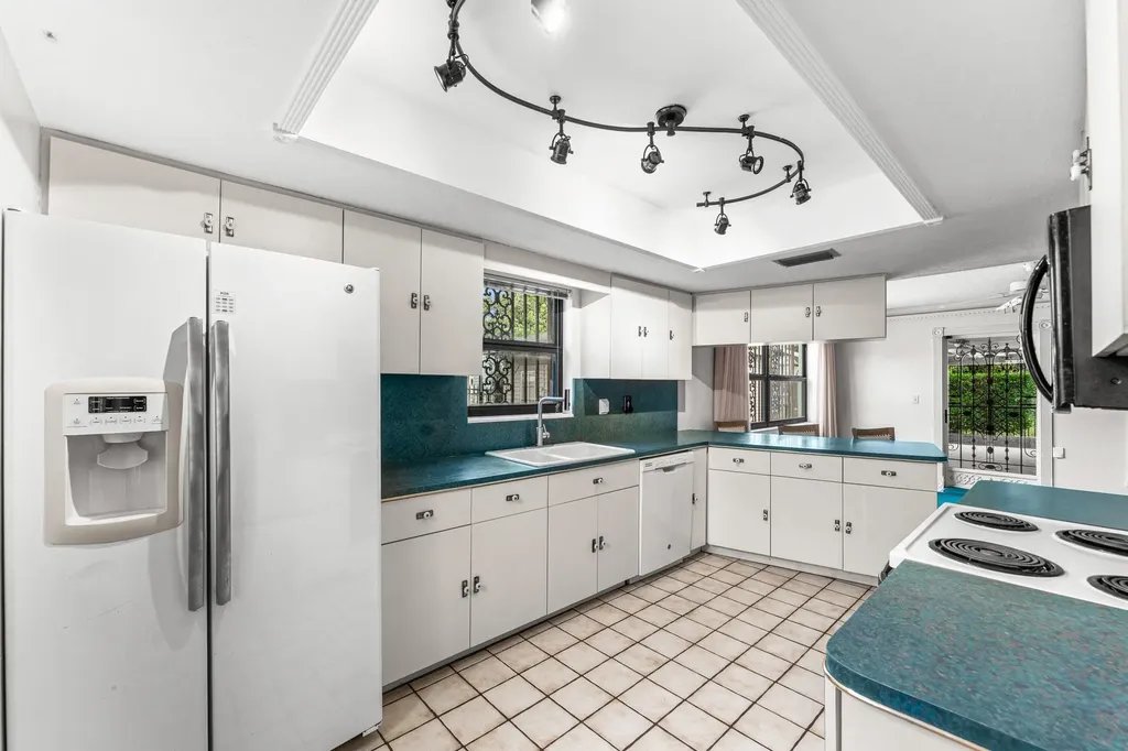 2118 W Palma Circle West Palm Beach FL 33415