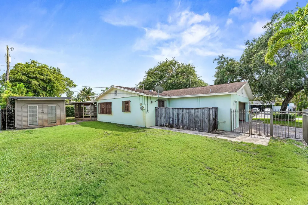 2118 W Palma Circle West Palm Beach FL 33415