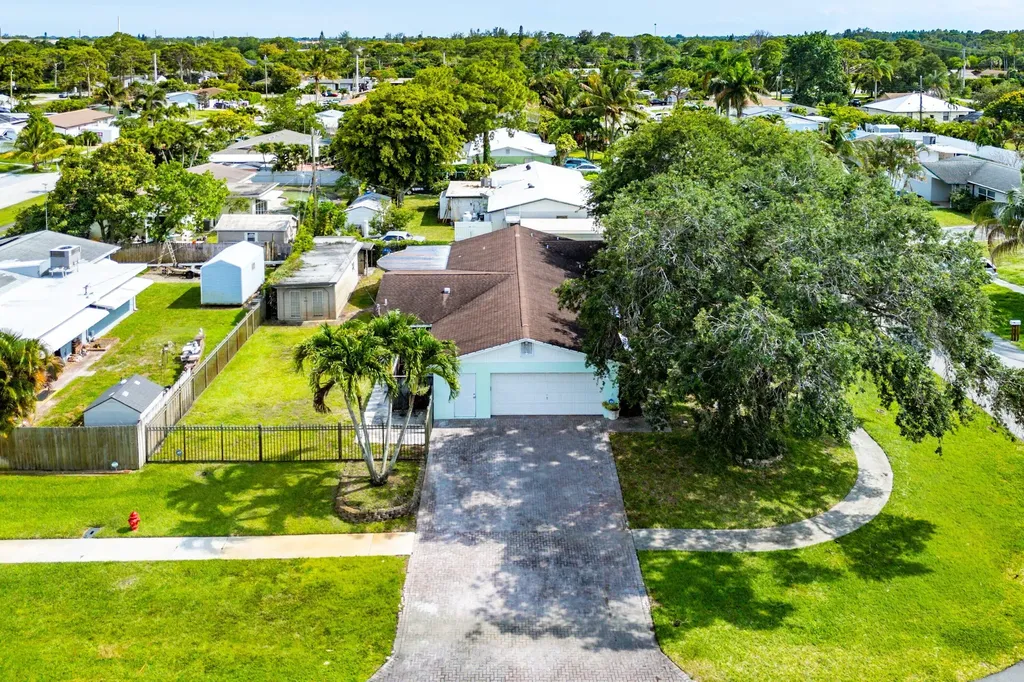 2118 W Palma Circle West Palm Beach FL 33415