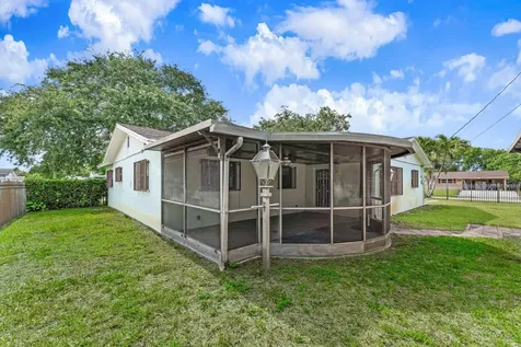 2118 W Palma Circle West Palm Beach FL 33415
