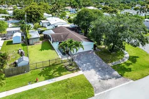 2118 W Palma Circle West Palm Beach FL 33415