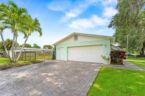2118 W Palma Circle West Palm Beach FL 33415