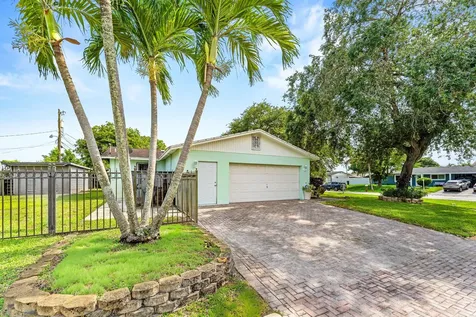 2118 W Palma Circle West Palm Beach FL 33415