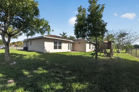 138 Dabou Loop Belle Glade FL 33430