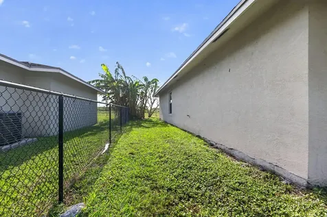 138 Dabou Loop Belle Glade FL 33430