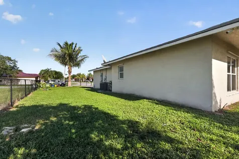 138 Dabou Loop Belle Glade FL 33430