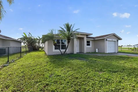 138 Dabou Loop Belle Glade FL 33430