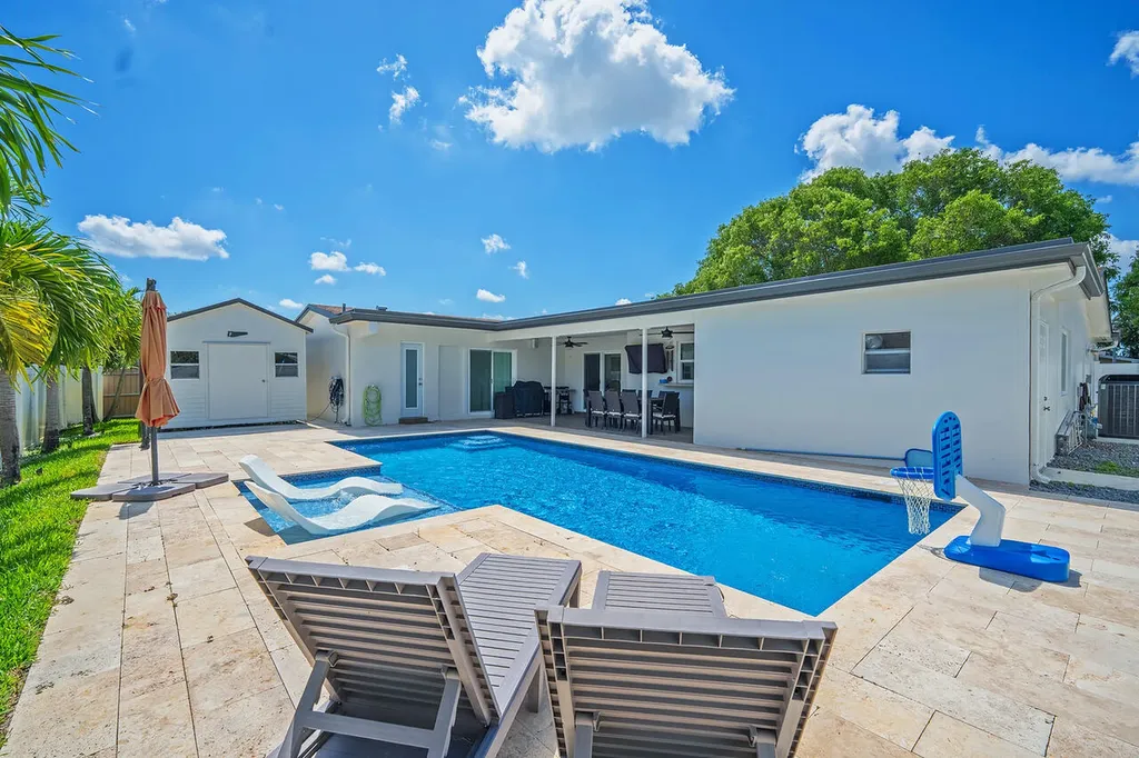8651 NW 18th Street Pembroke Pines FL 33024