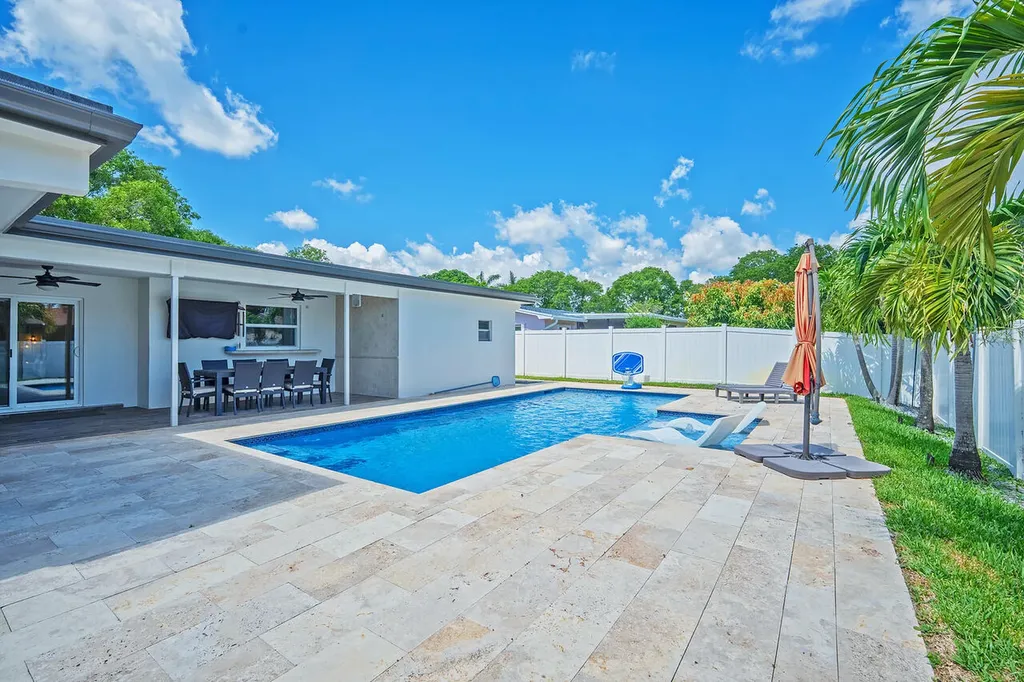 8651 NW 18th Street Pembroke Pines FL 33024