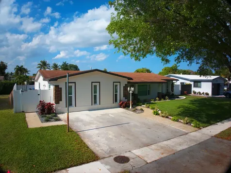 8651 NW 18th Street Pembroke Pines FL 33024