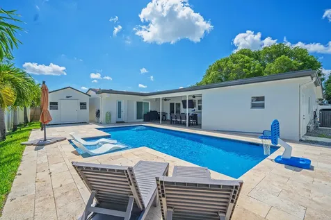 8651 NW 18th Street Pembroke Pines FL 33024