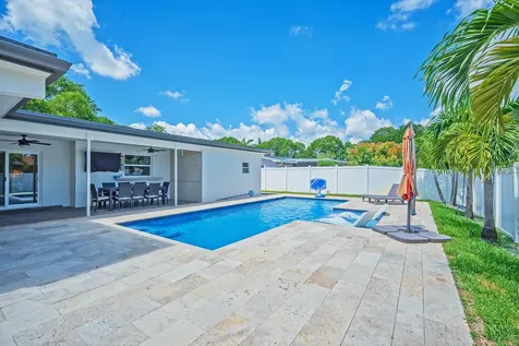 8651 NW 18th Street Pembroke Pines FL 33024