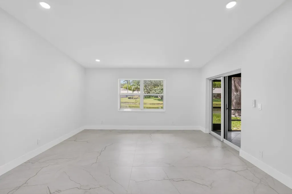 8282 Springlake Drive Boca Raton FL 33496