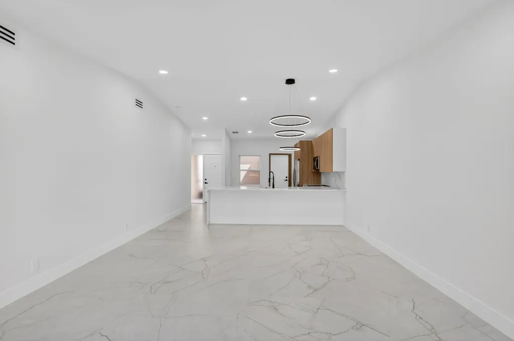 8282 Springlake Drive Boca Raton FL 33496