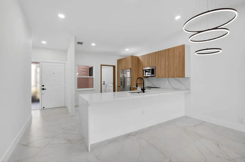 8282 Springlake Drive Boca Raton FL 33496