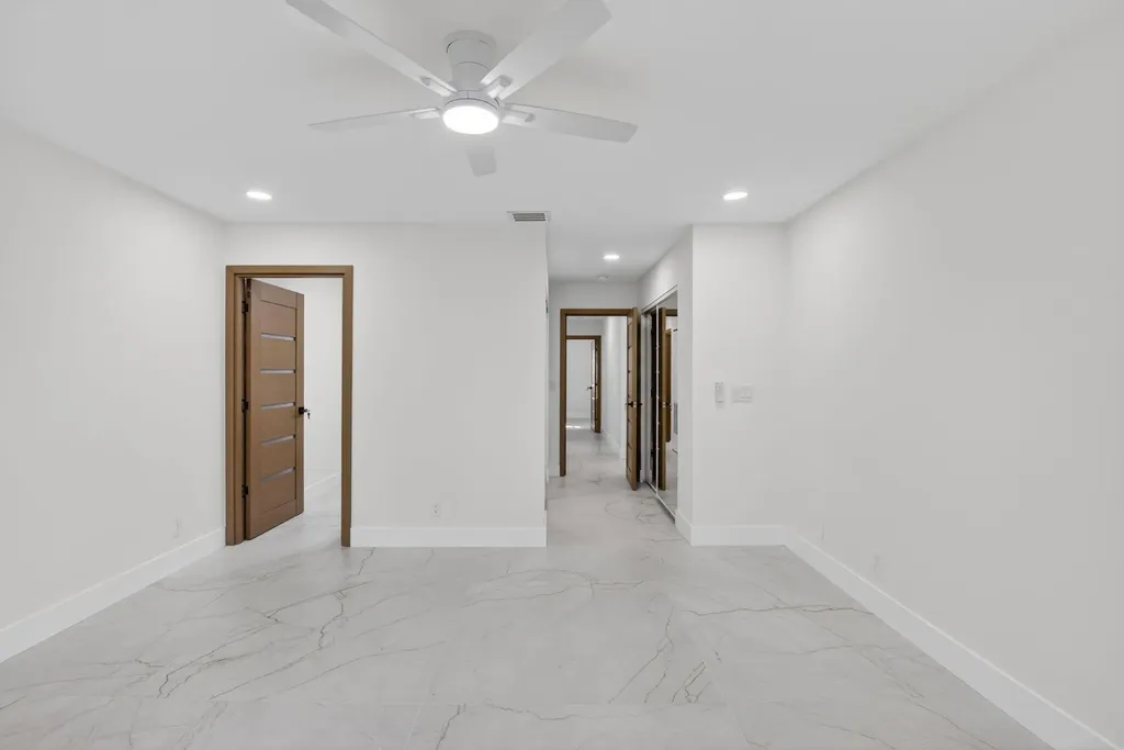 8282 Springlake Drive Boca Raton FL 33496
