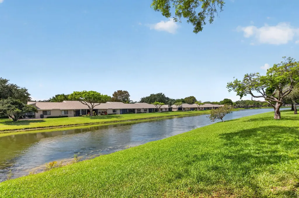 8282 Springlake Drive Boca Raton FL 33496