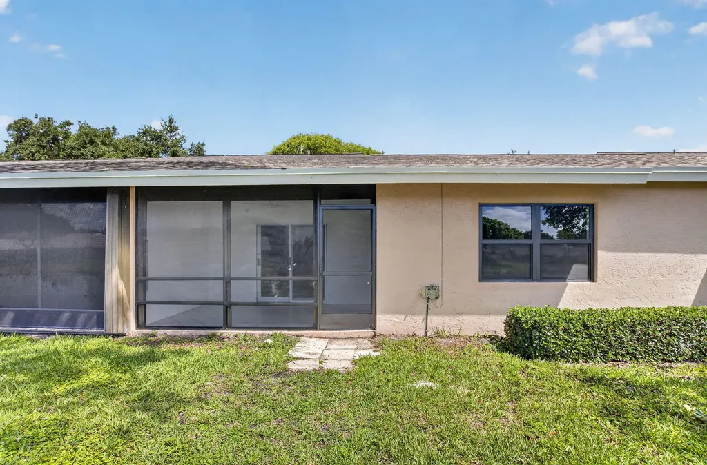 8282 Springlake Drive Boca Raton FL 33496