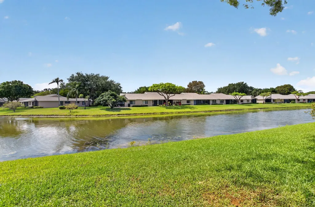 8282 Springlake Drive Boca Raton FL 33496