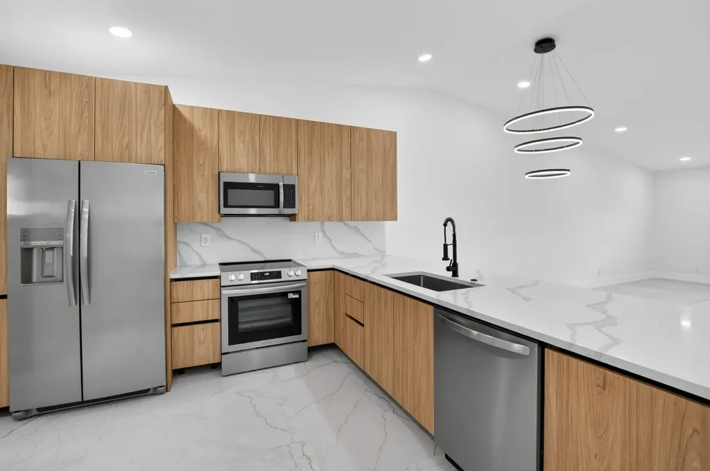 8282 Springlake Drive Boca Raton FL 33496