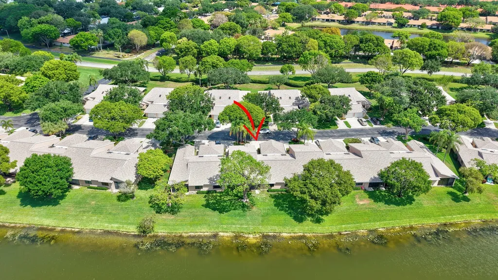 8282 Springlake Drive Boca Raton FL 33496