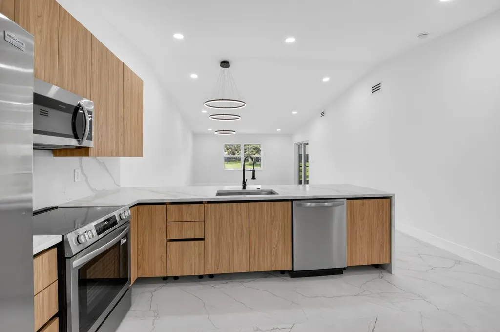 8282 Springlake Drive Boca Raton FL 33496
